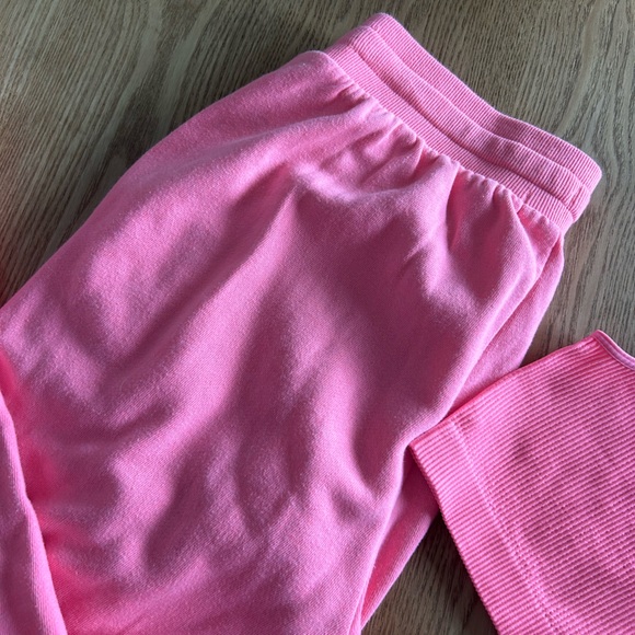 Pink Lounge Set - Picture 5 of 7